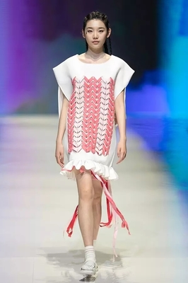 北京服裝學(xué)院,針織服裝設(shè)計(jì)全系列作品-服裝時(shí)裝秀場-服裝設(shè)計(jì)網(wǎng)